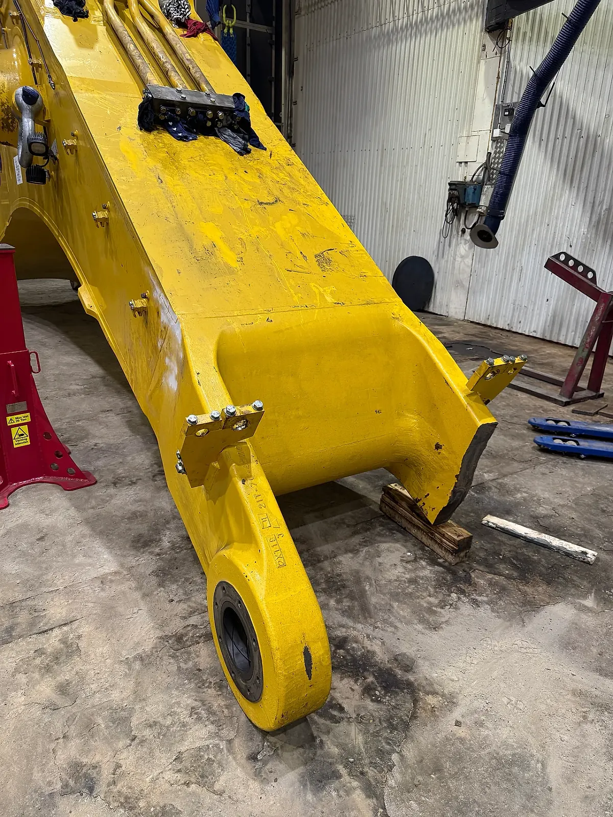 Excavator boom repair on a Komatsu PC3000
